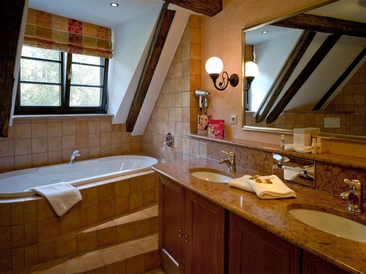 Romantik Hotel Der Adelshof Schwäbisch Hall Zimmer foto